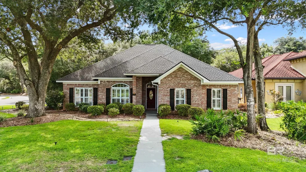 11 Lakeside Drive, Gulf Shores