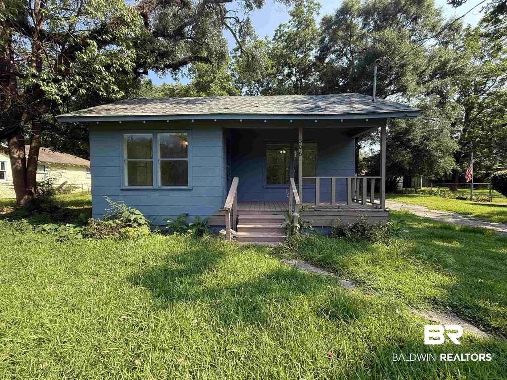 306 Hillside Drive, Chickasaw