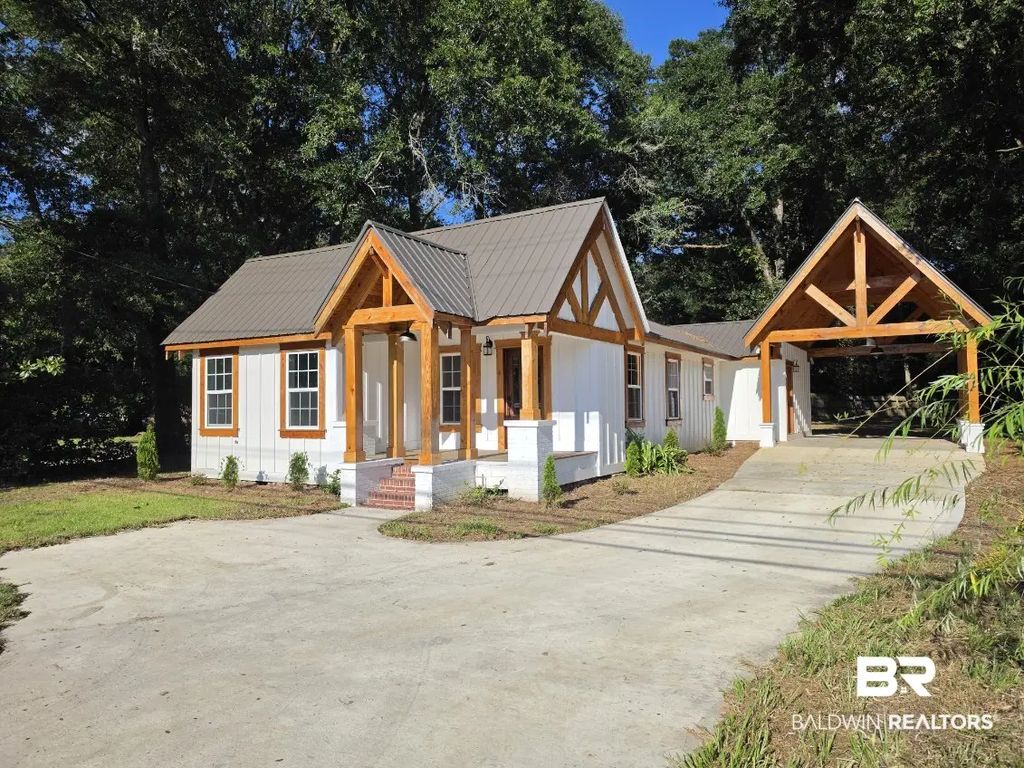 613 Forrest Avenue, Brewton
