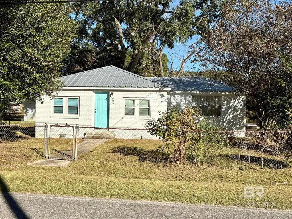 605 S White Avenue, Bay Minette