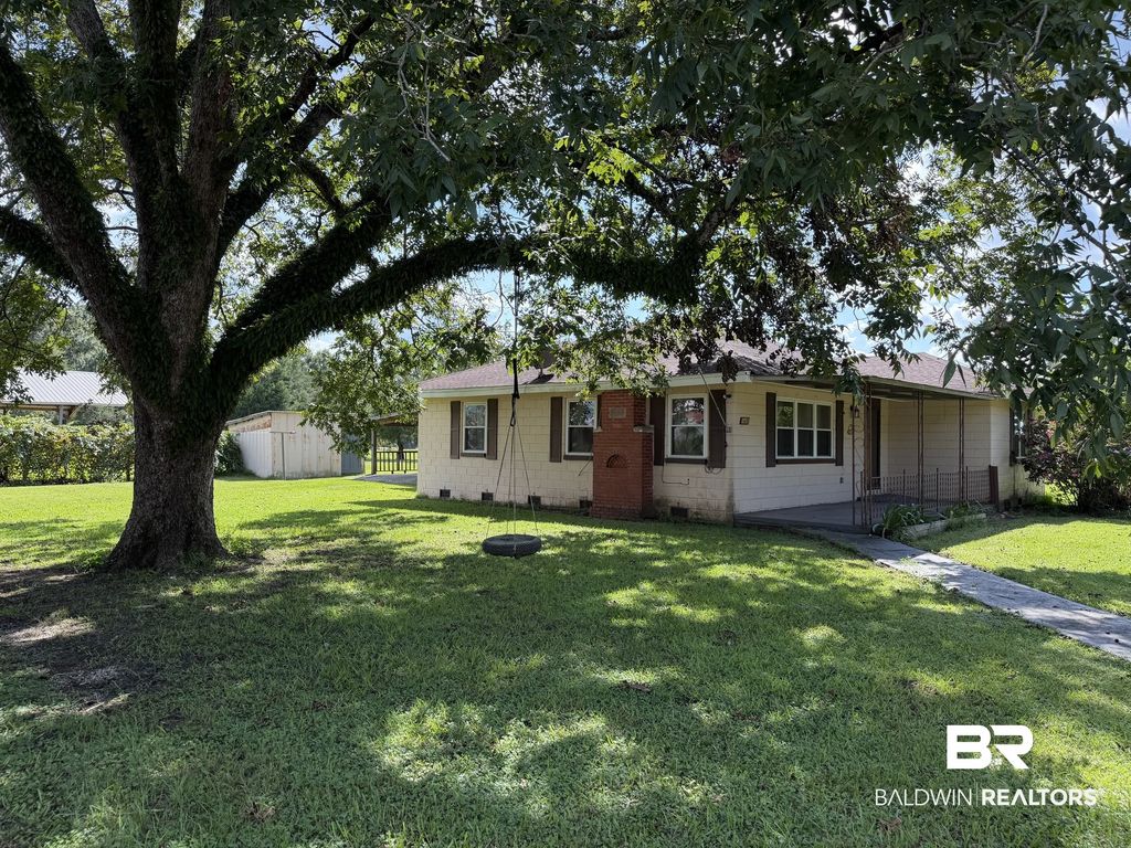 1450 Mccullough Road, Atmore
