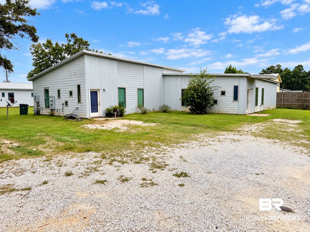 1734 N Pine Street, Foley