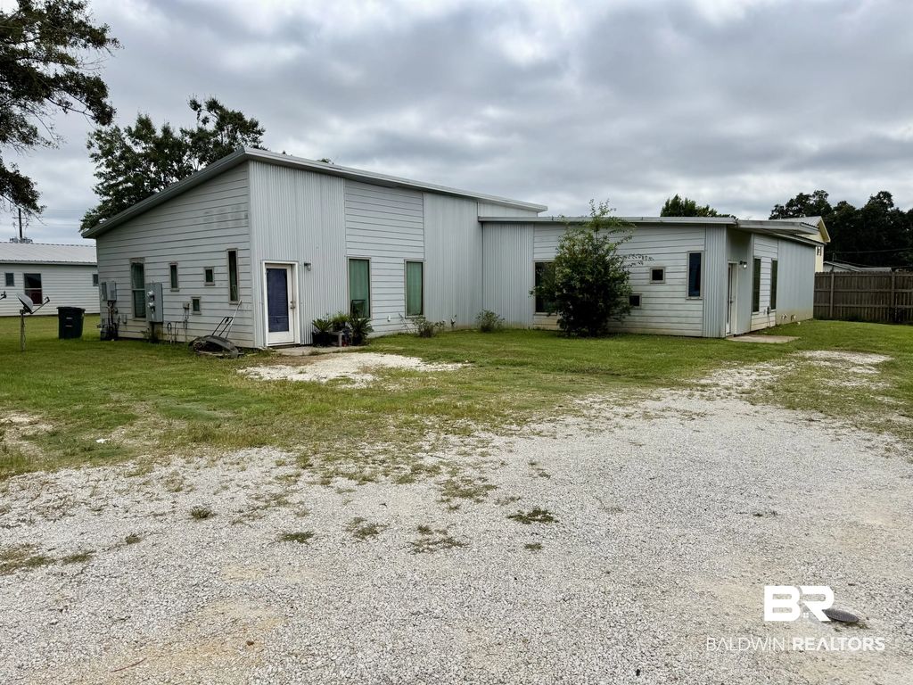 1734 N Pine Street, Foley