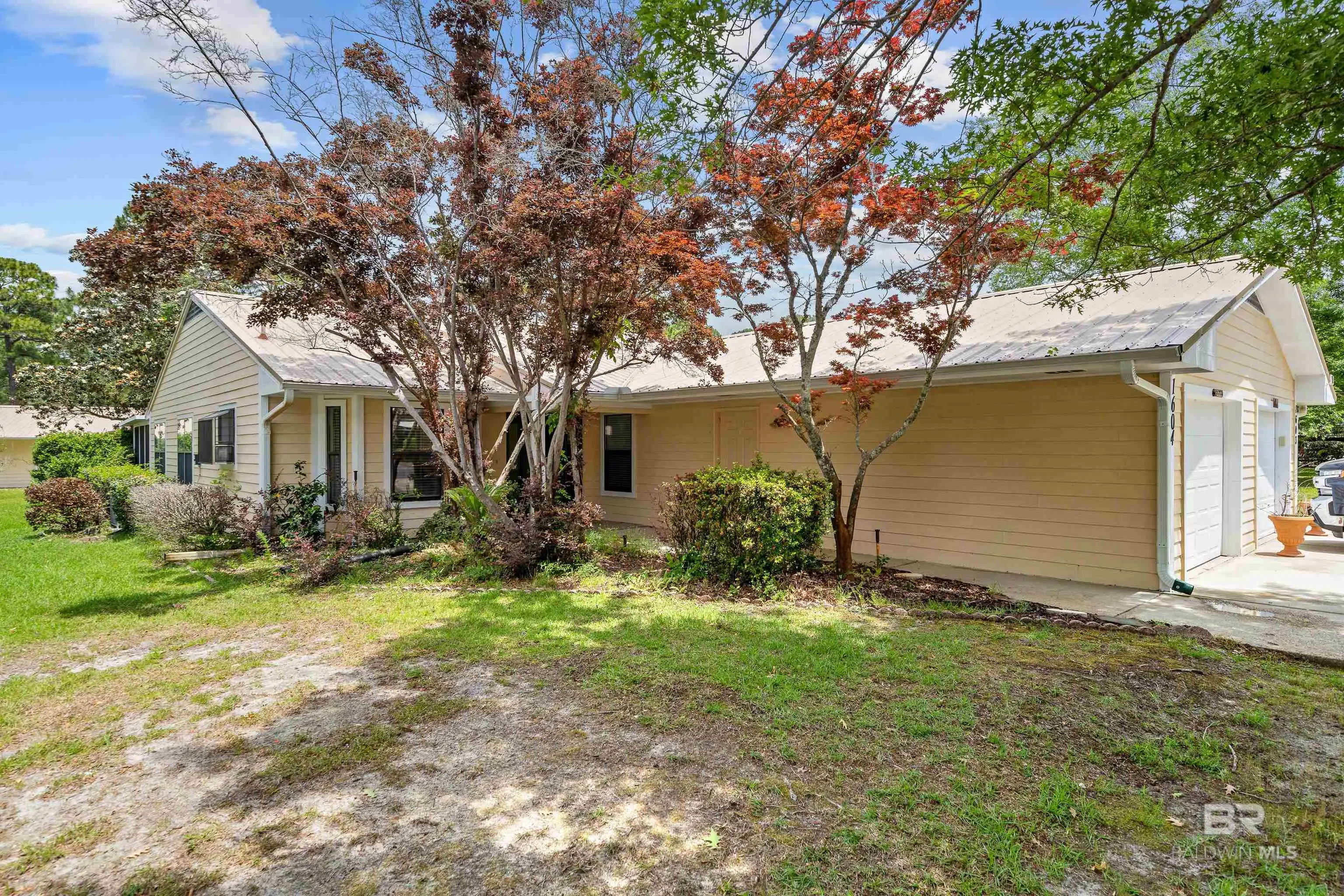 Photo of Listing #375753