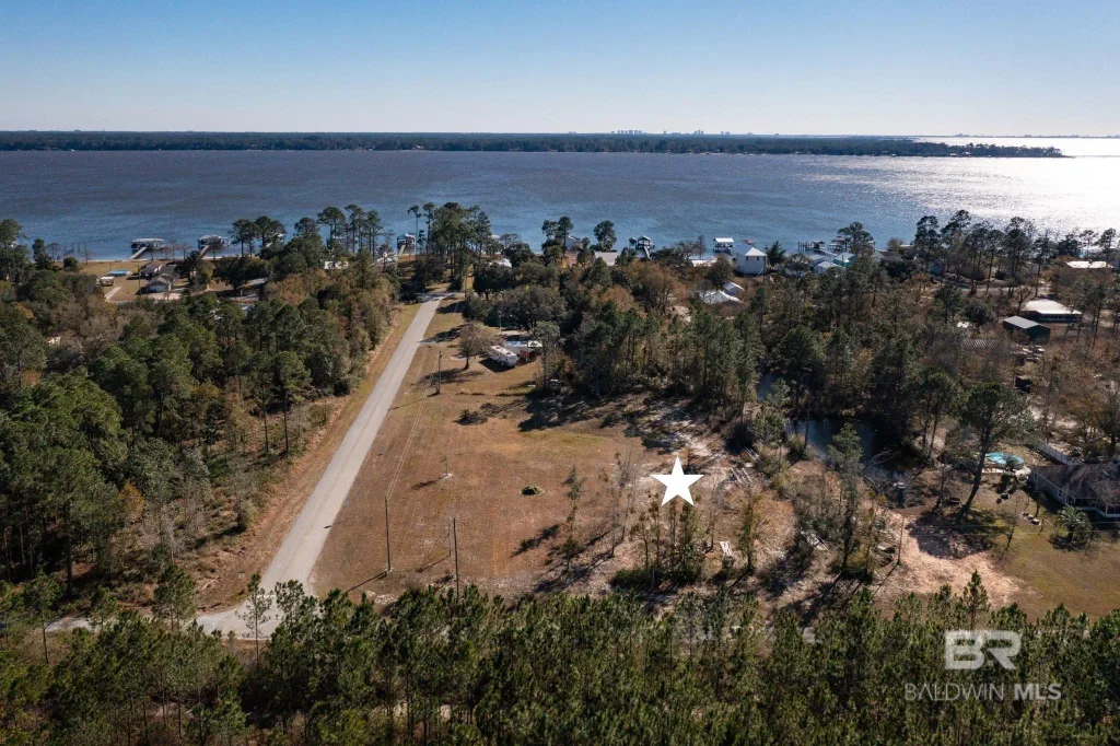 Rester Avenue, Lillian