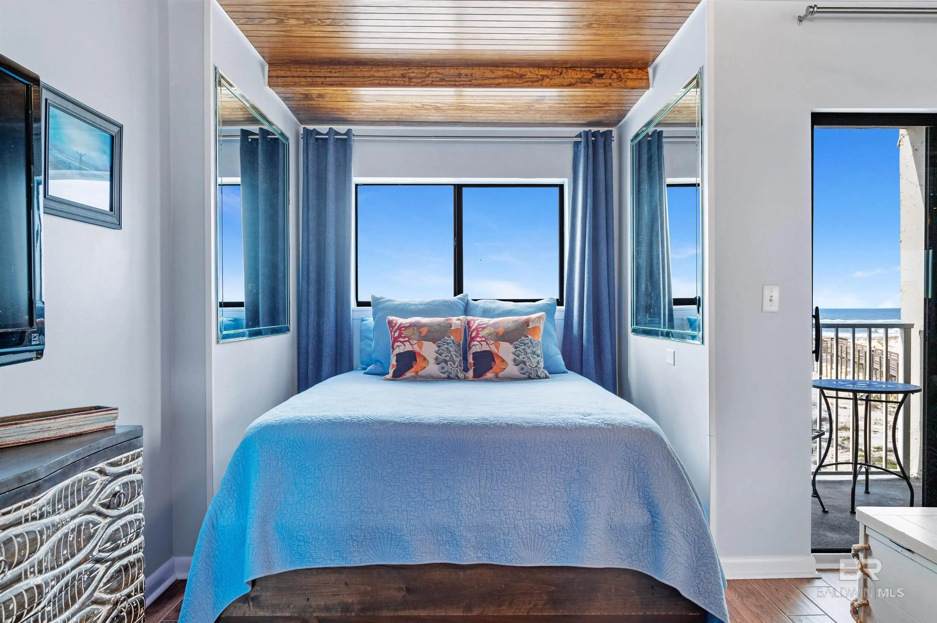 Photo of Listing #391789