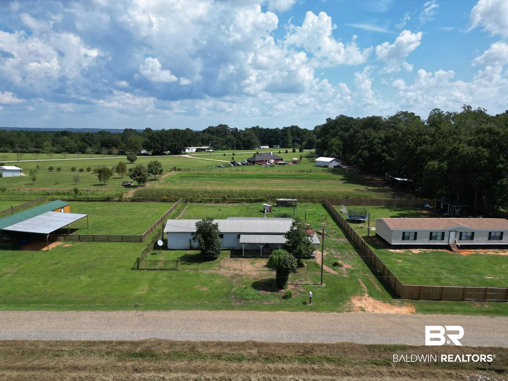 209 Clearview Rd, Flomaton