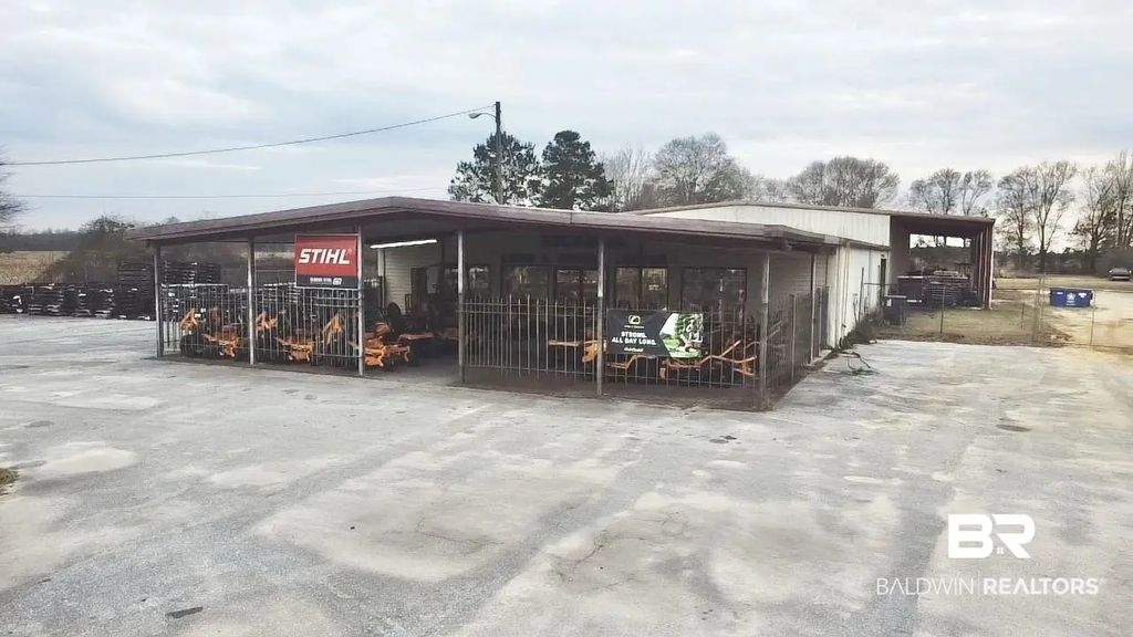 8720 Highway 31, Atmore