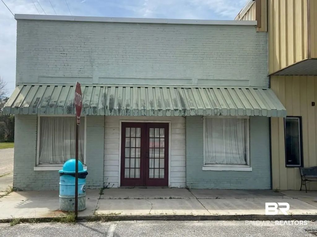 303 Palafox Street, Flomaton
