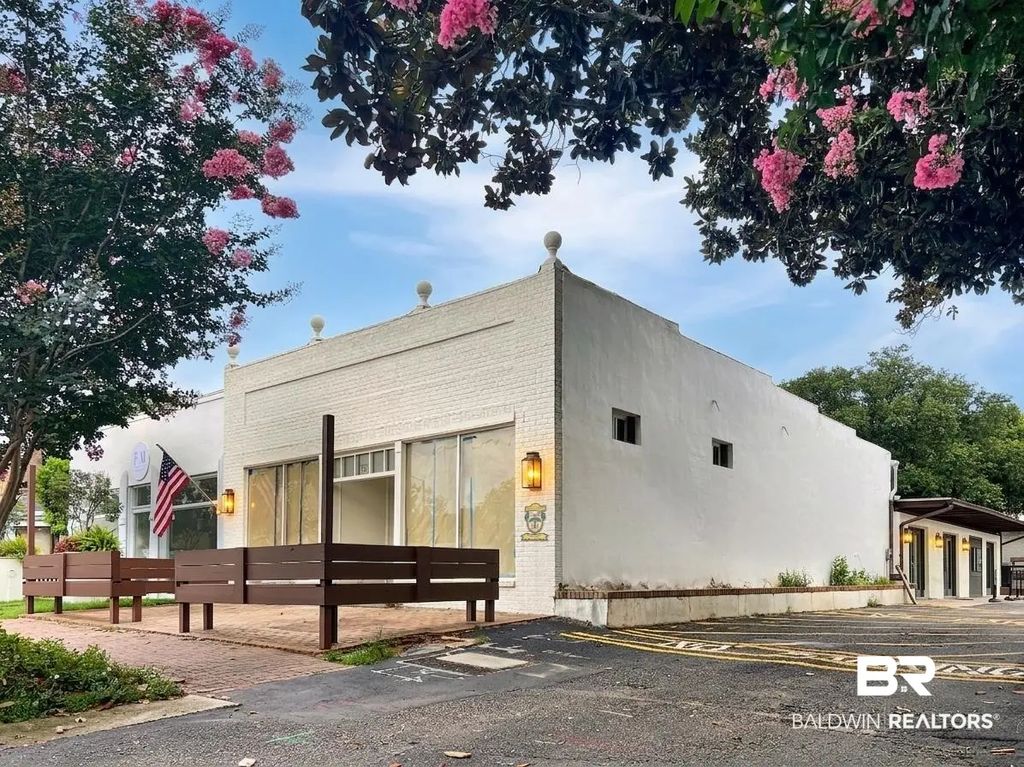 212 Fairhope Avenue, Fairhope