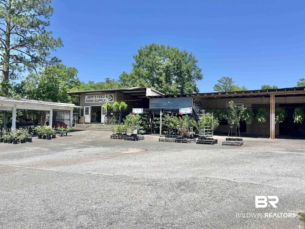 22207 Highway 31, Flomaton