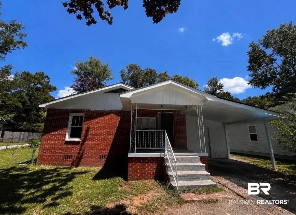 2718 S Thompson Drive, Mobile