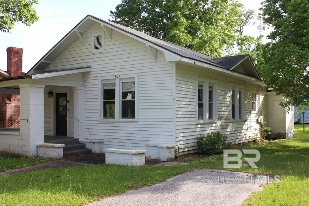 507 Palafox Street, Flomaton