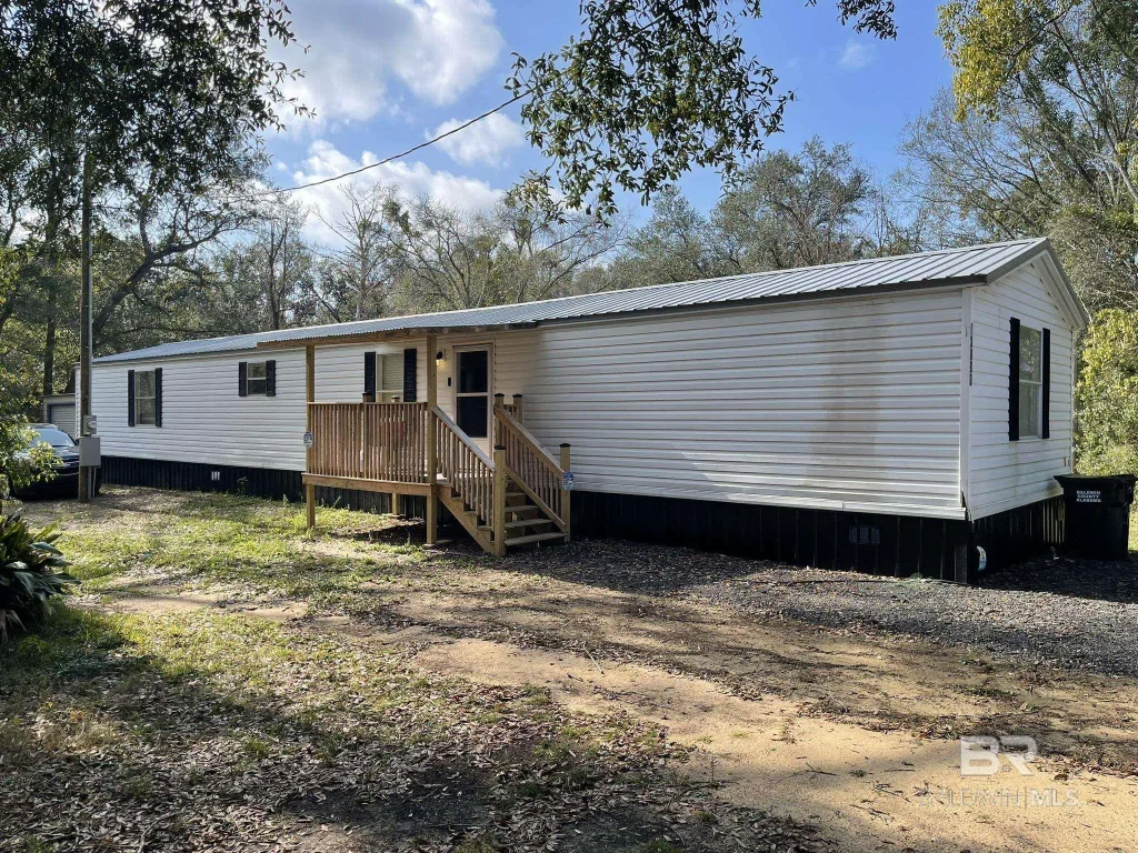 13880 County Road 66, Loxley