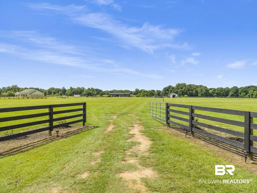 18156 County Road 68, Loxley