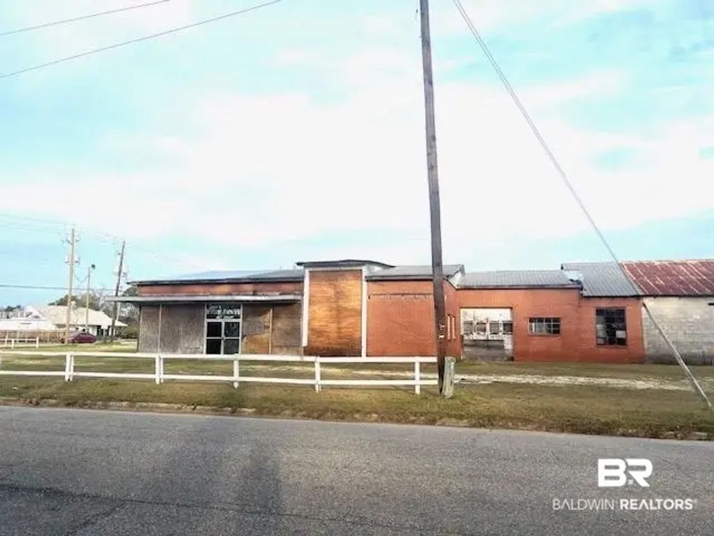 332 N Trammell Street, Atmore