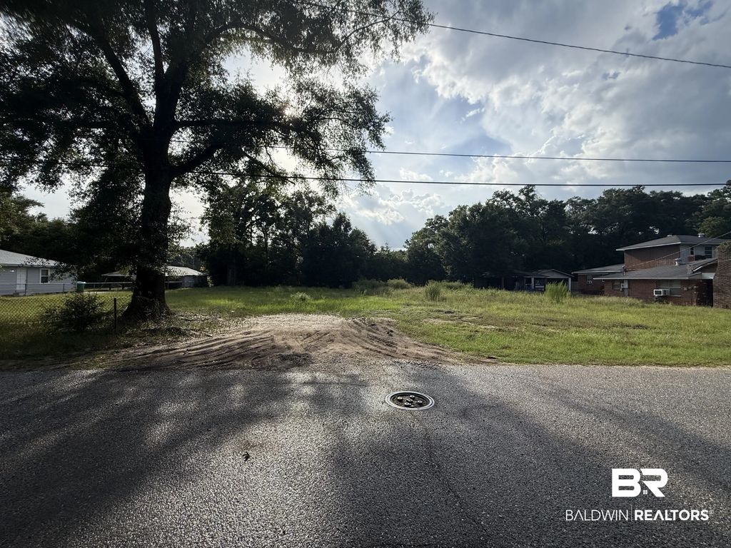 31 Bernard St, Saraland