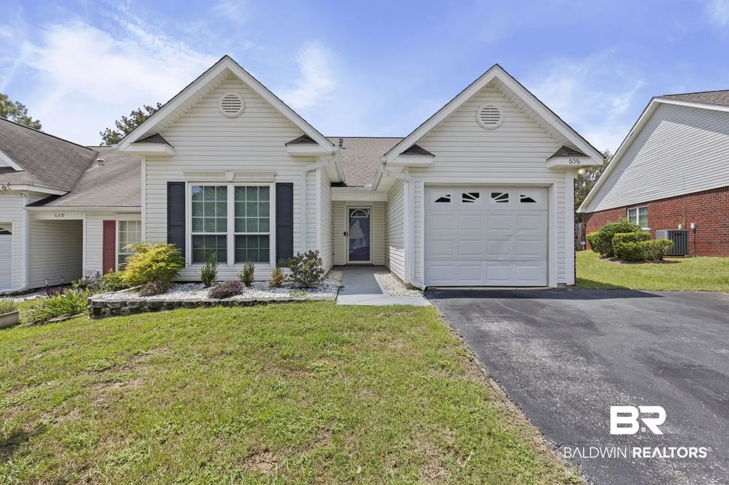 656 Spring Lake Drive, Mobile