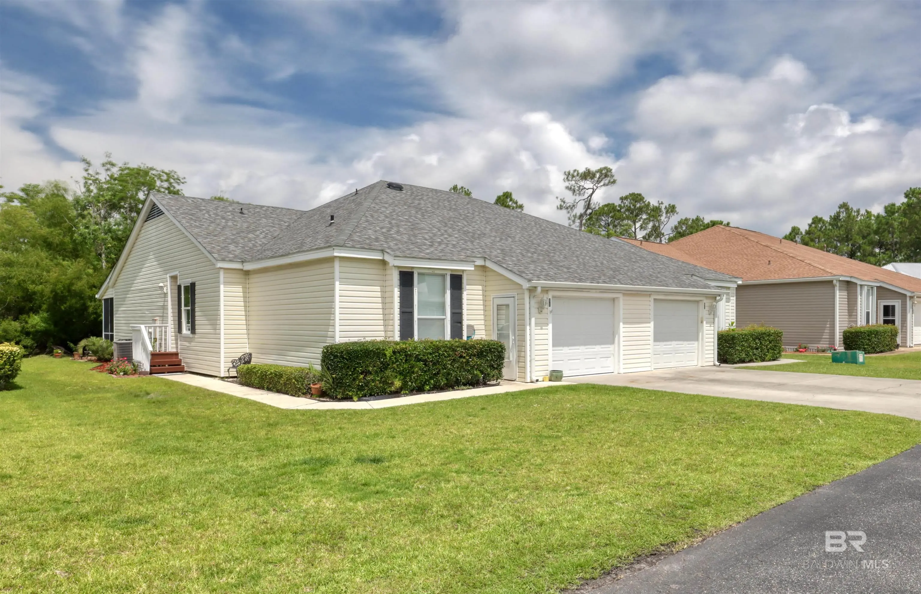 Photo of Listing #380731