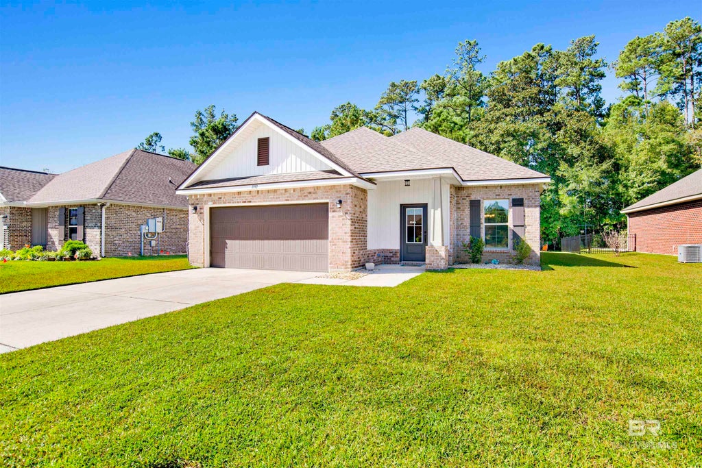 1392 Surrey Loop, Foley