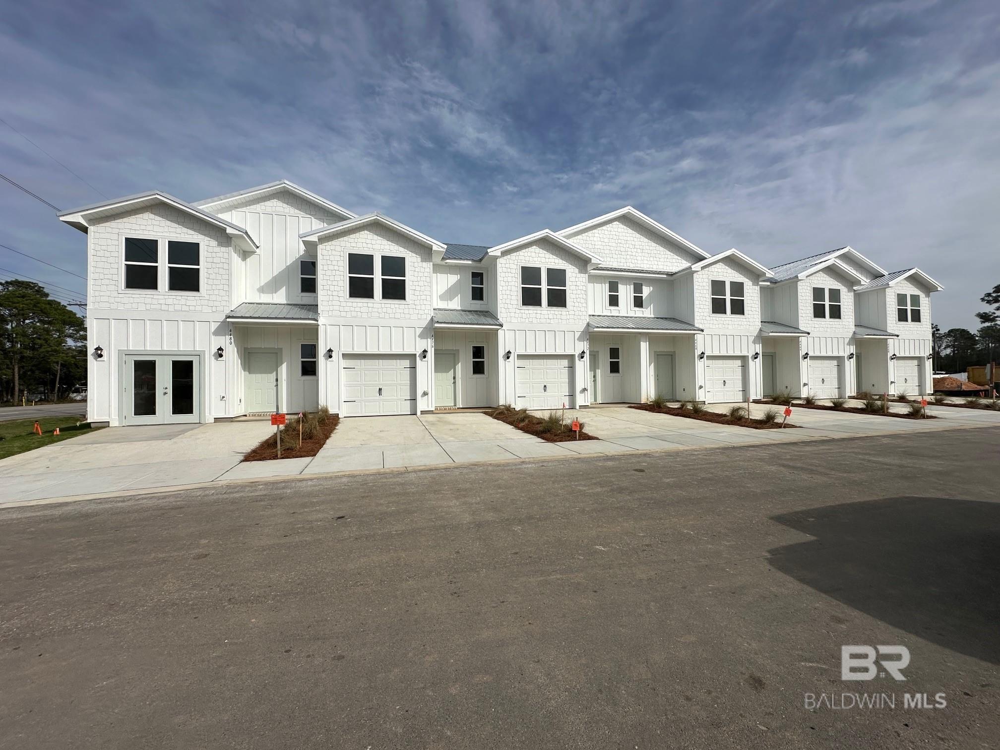 Photo of Listing #382677