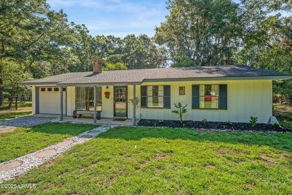 28 W Cedar Road, St. Helena Island