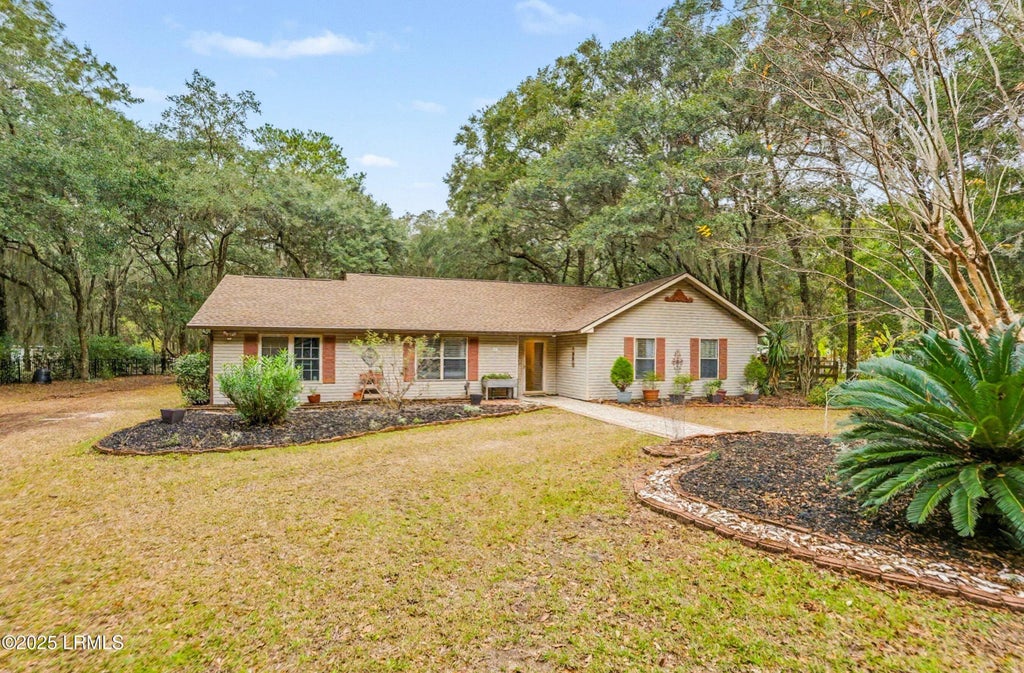 47 Avenue Of Oaks, St. Helena Island