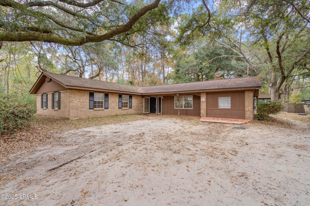 68 Cherokee Farms Road, Beaufort