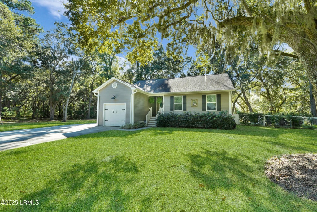13 Arbor Lane, St. Helena Island