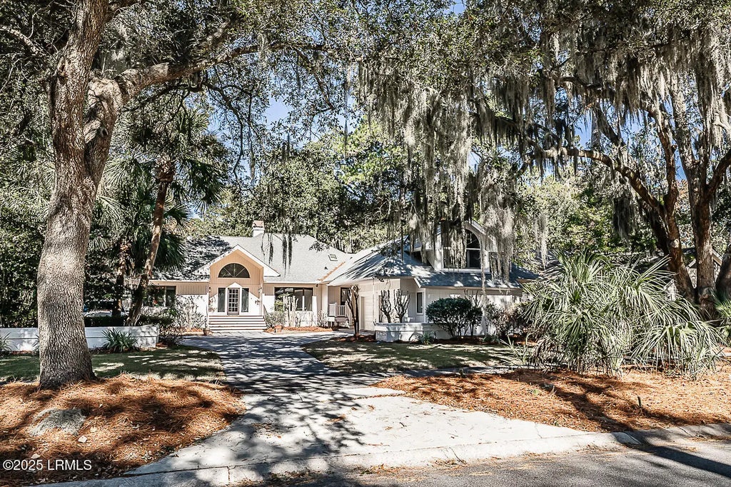550 Island Circle E, St. Helena Island