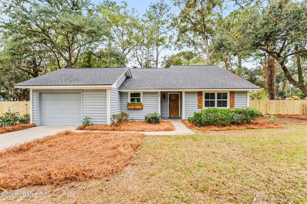 10 Chesterfield Lake Drive, Beaufort