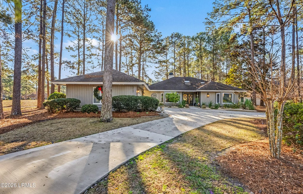 212 White Oaks Circle, Bluffton