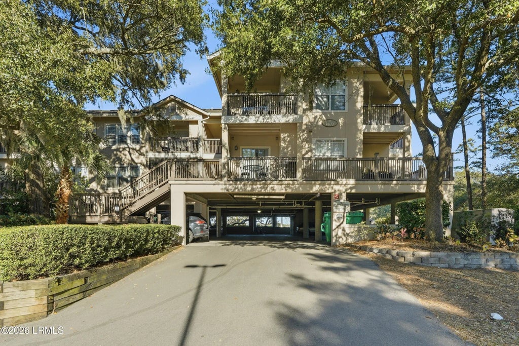 70 Helmsman Way 1424, Hilton Head Island