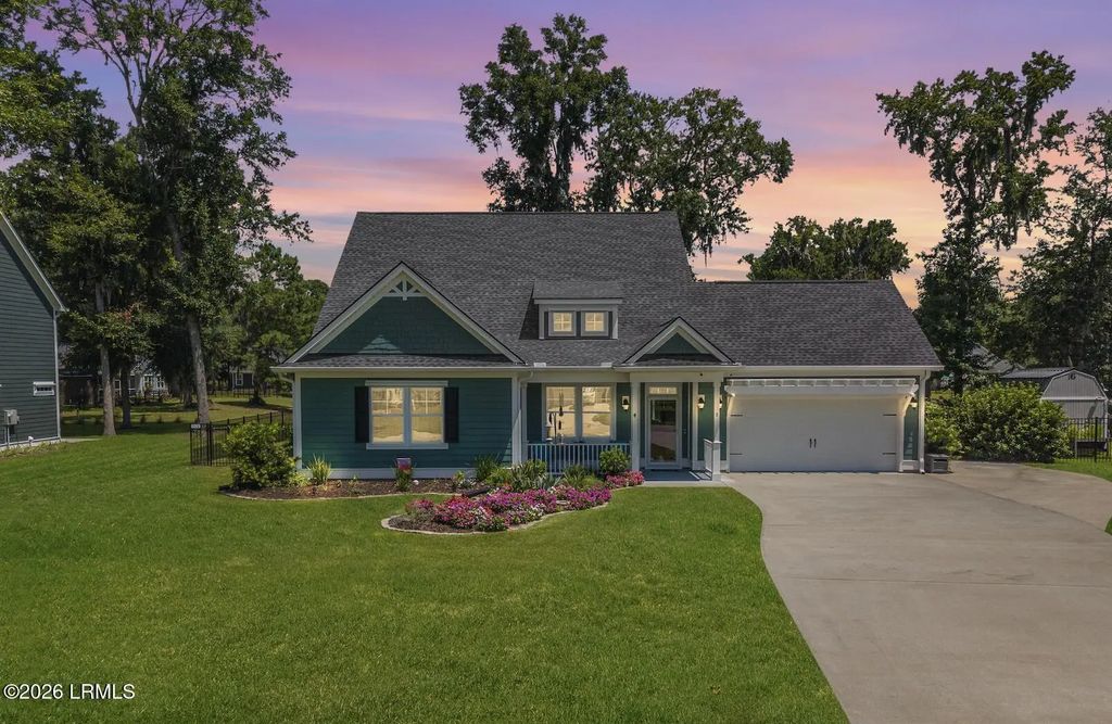 8 Fox Sparrow Road, Beaufort