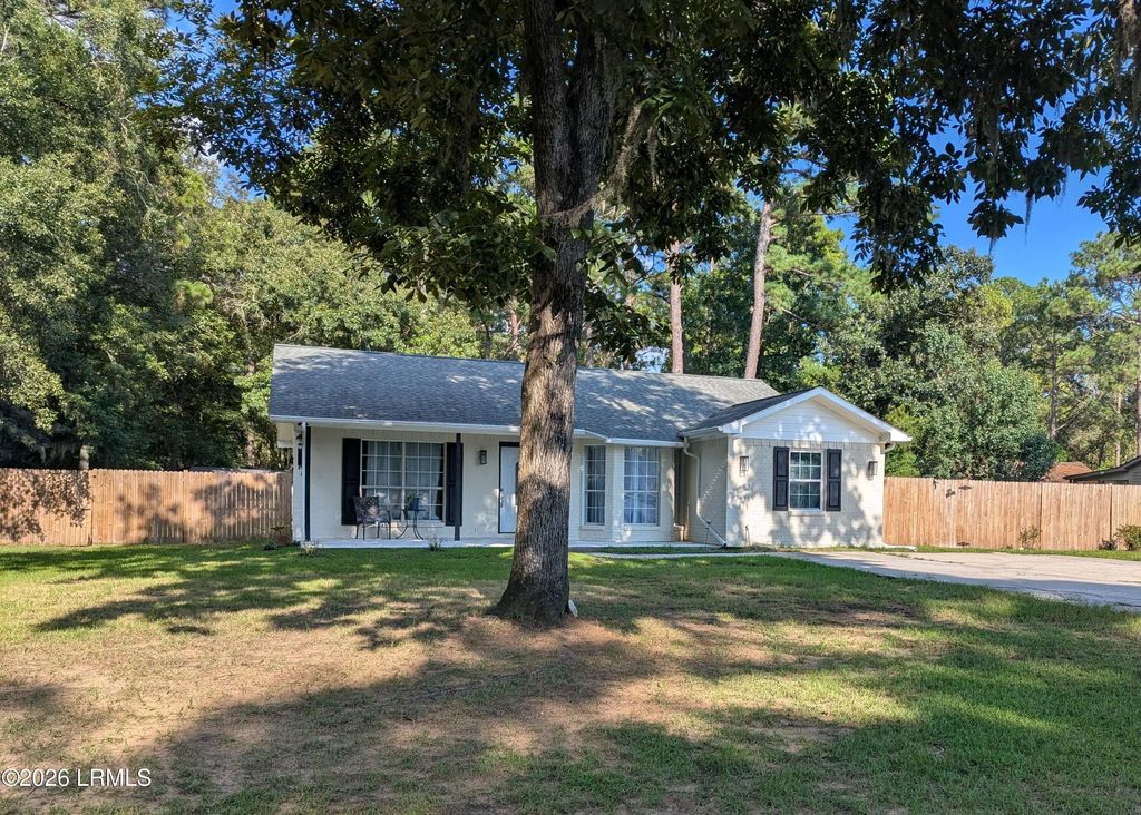 212 Middle Road, Beaufort
