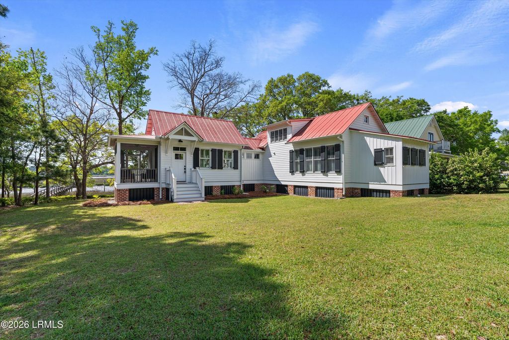 206 Marsh Pointe Drive, Sheldon