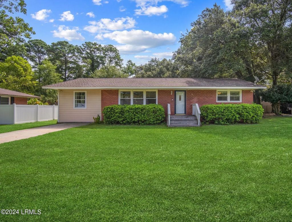 905 Mcteer Circle, Beaufort