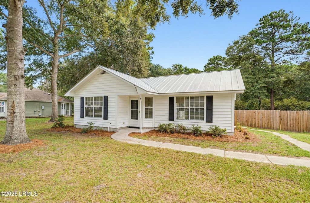 14 Robin Way, Beaufort