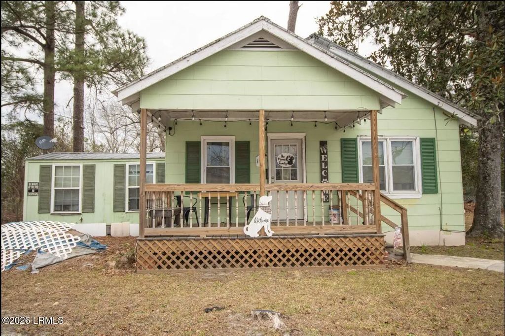 111 Hoover Street S, Hampton