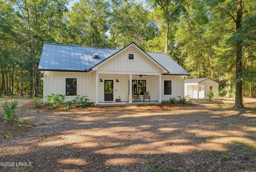 77 Avenue Of Oaks, St. Helena Island