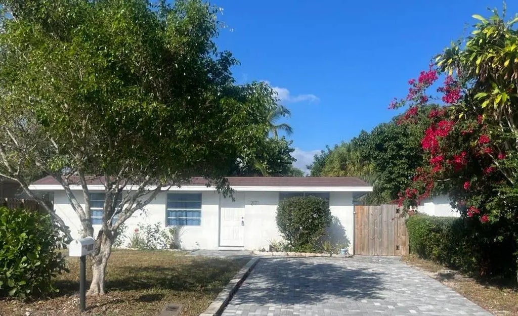 217 Sw 3rd Court, Deerfield Beach