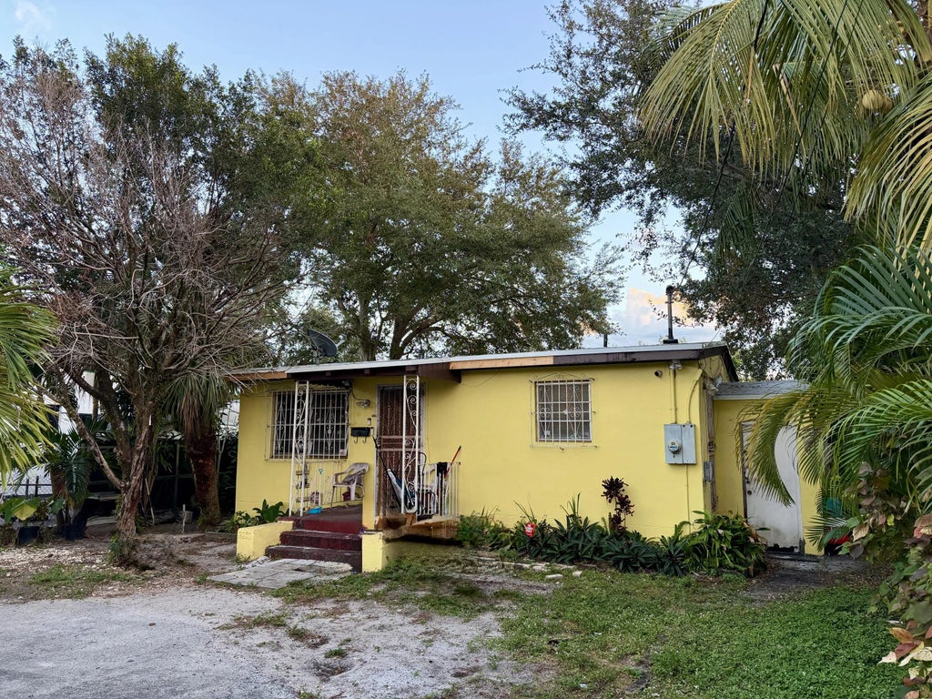 2250 Nw 86th Street, Miami