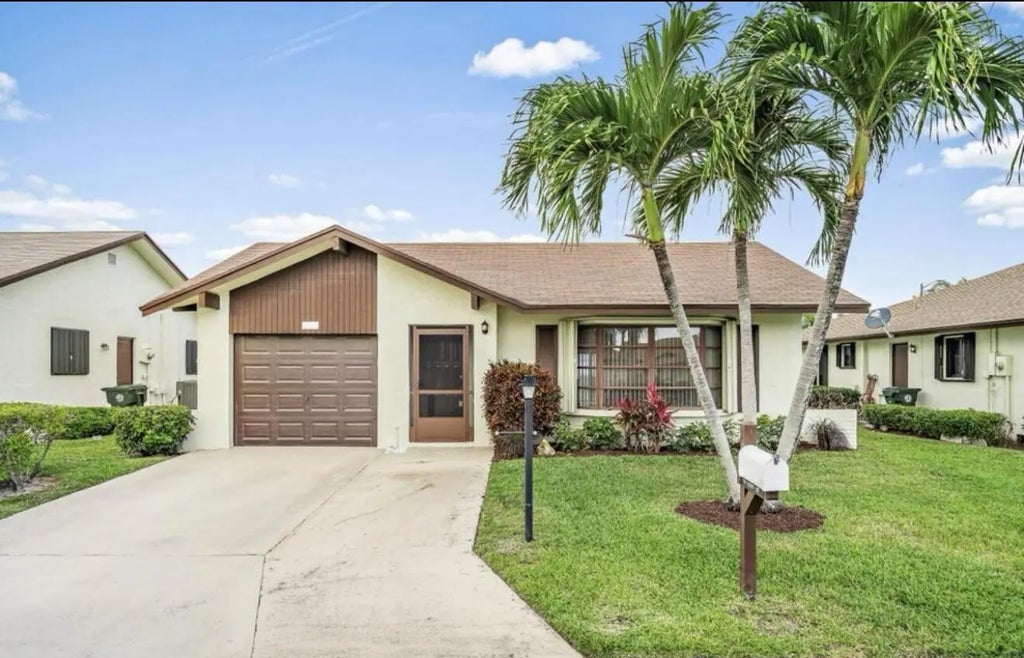 6089 Glentree Lane, Greenacres