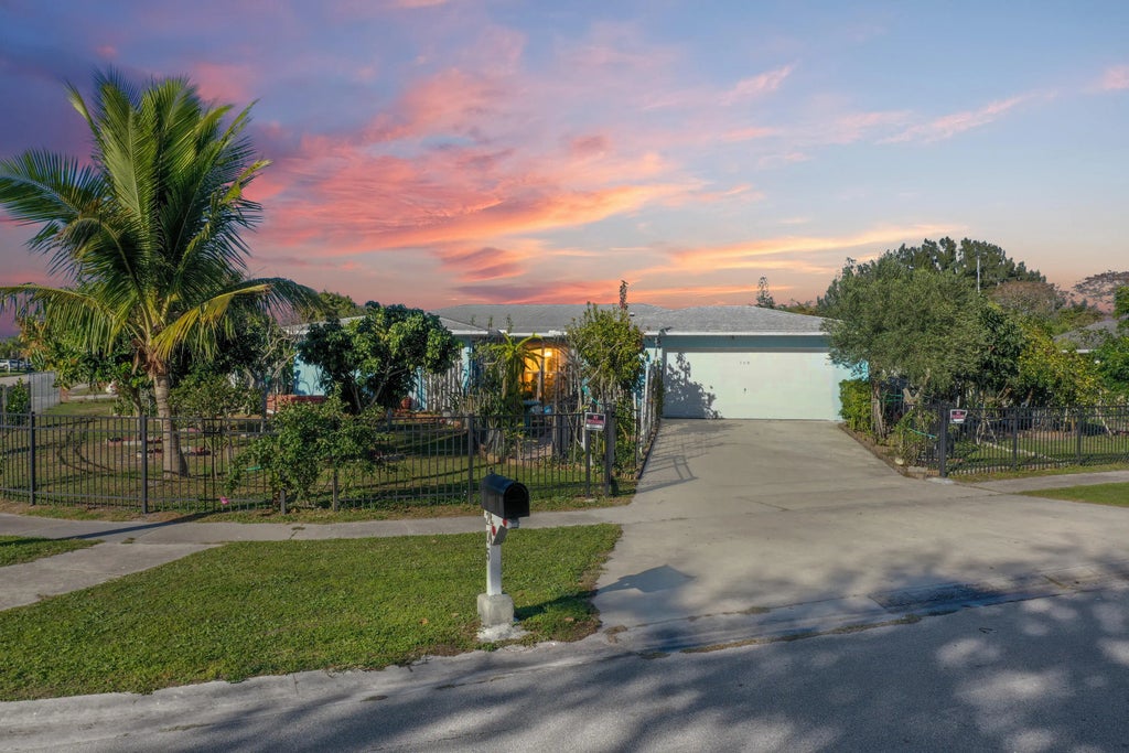 205 Ne Ardsley Drive, Port Saint Lucie