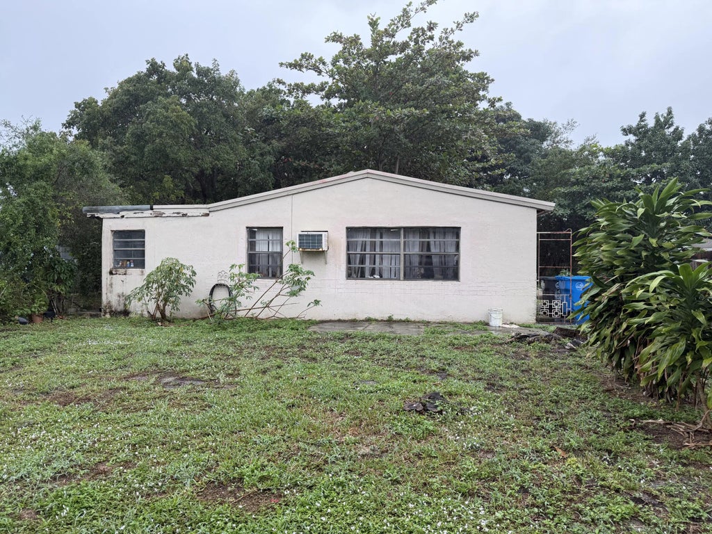 4530 Sw 33rd Drive, West Park