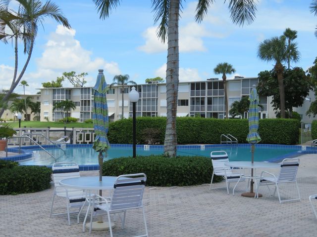 2682 Garden Drive S #301, Lake Worth