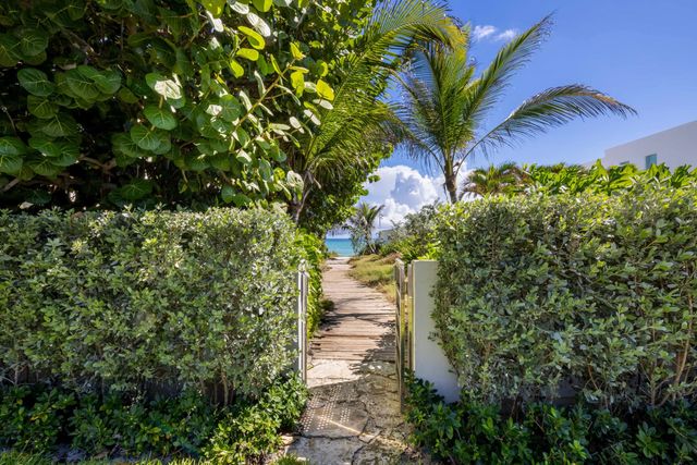 2 of 19 - 1048 S Ocean Boulevard, Palm Beach, FL