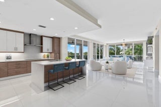 Photo of Listing #R10980195