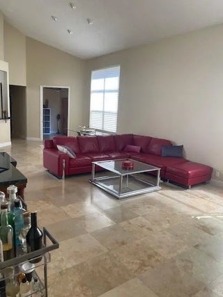 Photo of Listing #R10970202