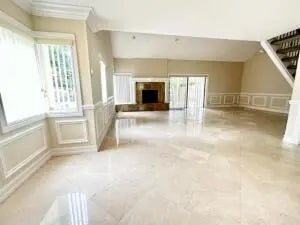 Photo of Listing #R10965094